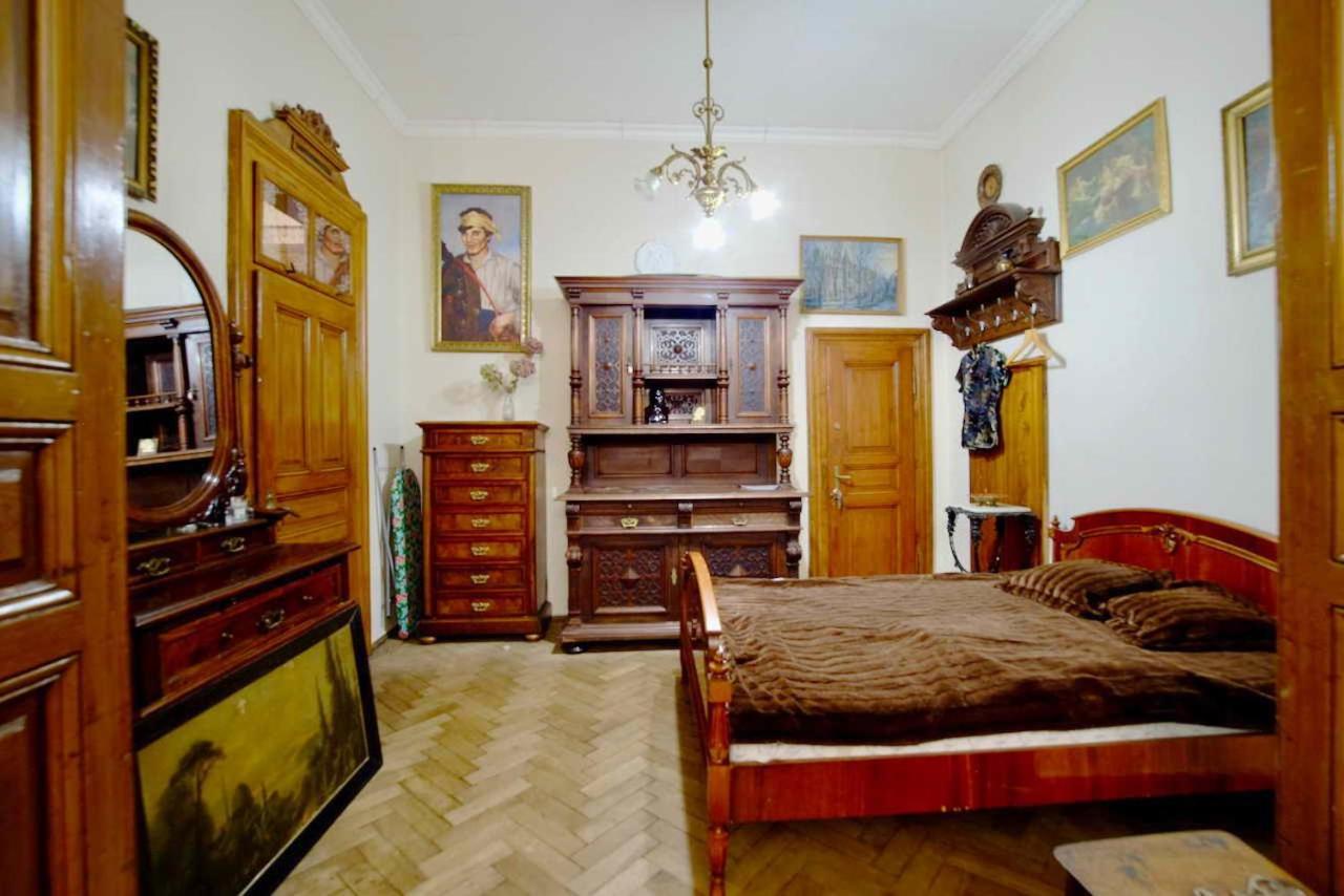 "Eva Stories" Movie Apartment On Rynok Square Leópolis Exterior foto